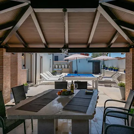 Ferienhaus Kuenstler By Interhome