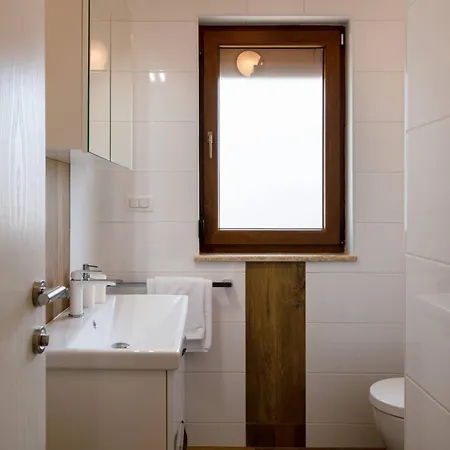 Kuenstler By Interhome * Vrznaveri