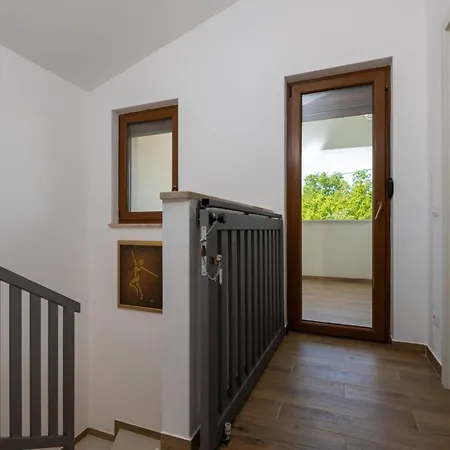 Kuenstler By Interhome * Vrznaveri