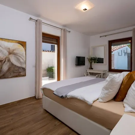 Kuenstler By Interhome Ferienhaus Vrznaveri