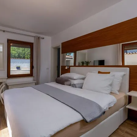 Kuenstler By Interhome Ferienhaus Vrznaveri