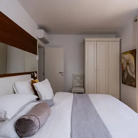 Kuenstler By Interhome Ferienhaus *