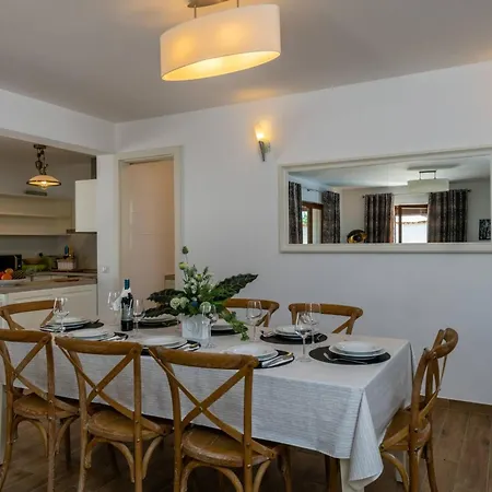 Kuenstler By Interhome * Vrznaveri