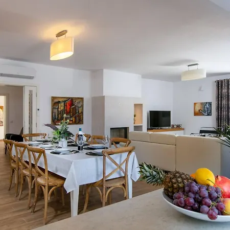 Kuenstler By Interhome * Vrznaveri