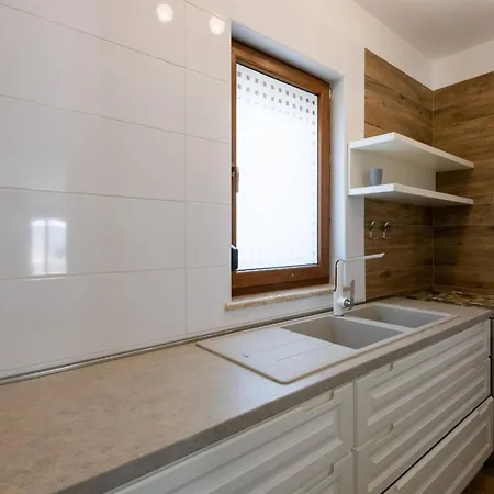Kuenstler By Interhome Vrznaveri