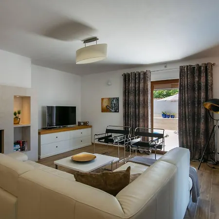 Ferienhaus Kuenstler By Interhome Vrznaveri