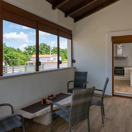 Kuenstler By Interhome Ferienhaus Vrznaveri