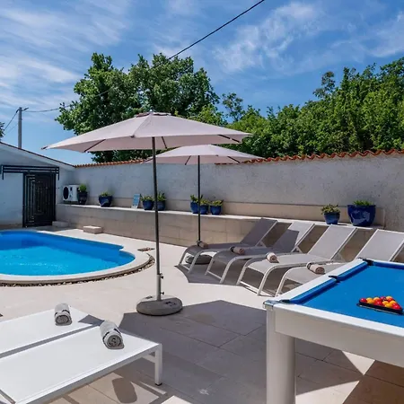 Kuenstler By Interhome Ferienhaus *